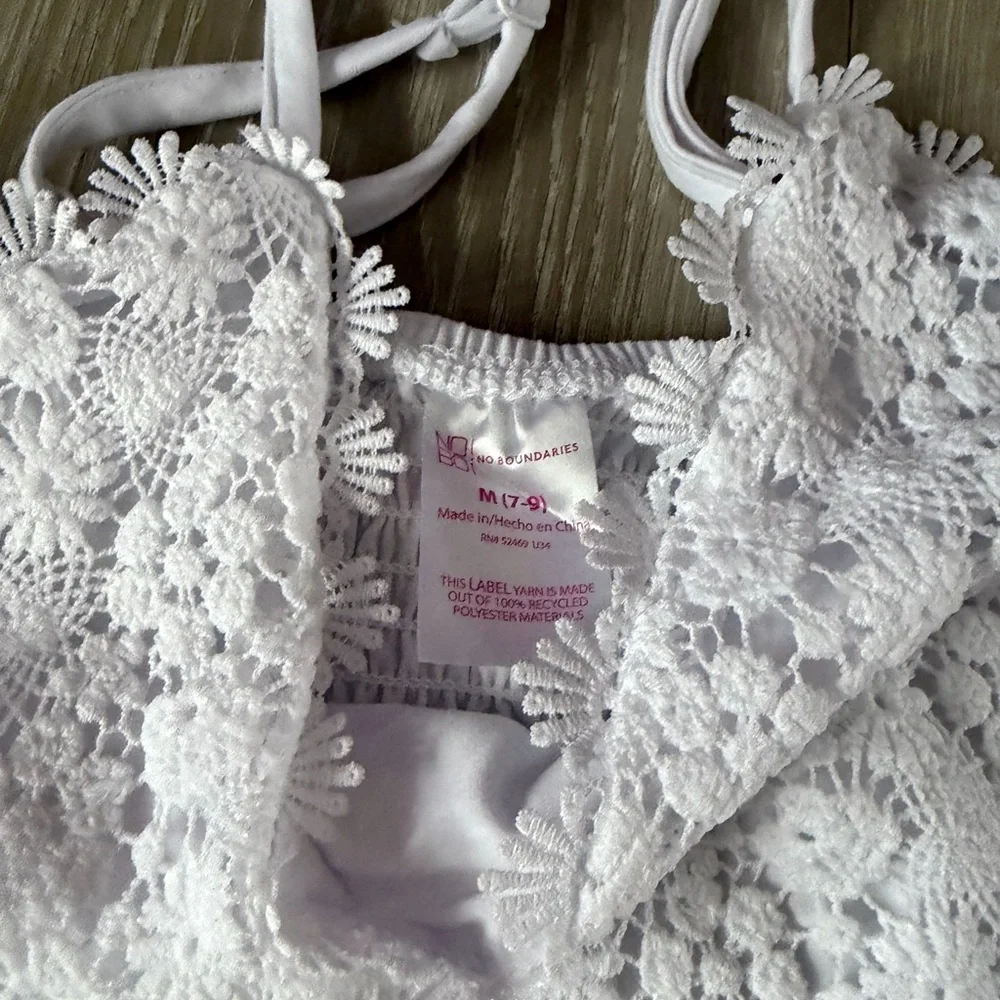 No Boundaries White Floral Lace Camisole - Picture 2 of 2